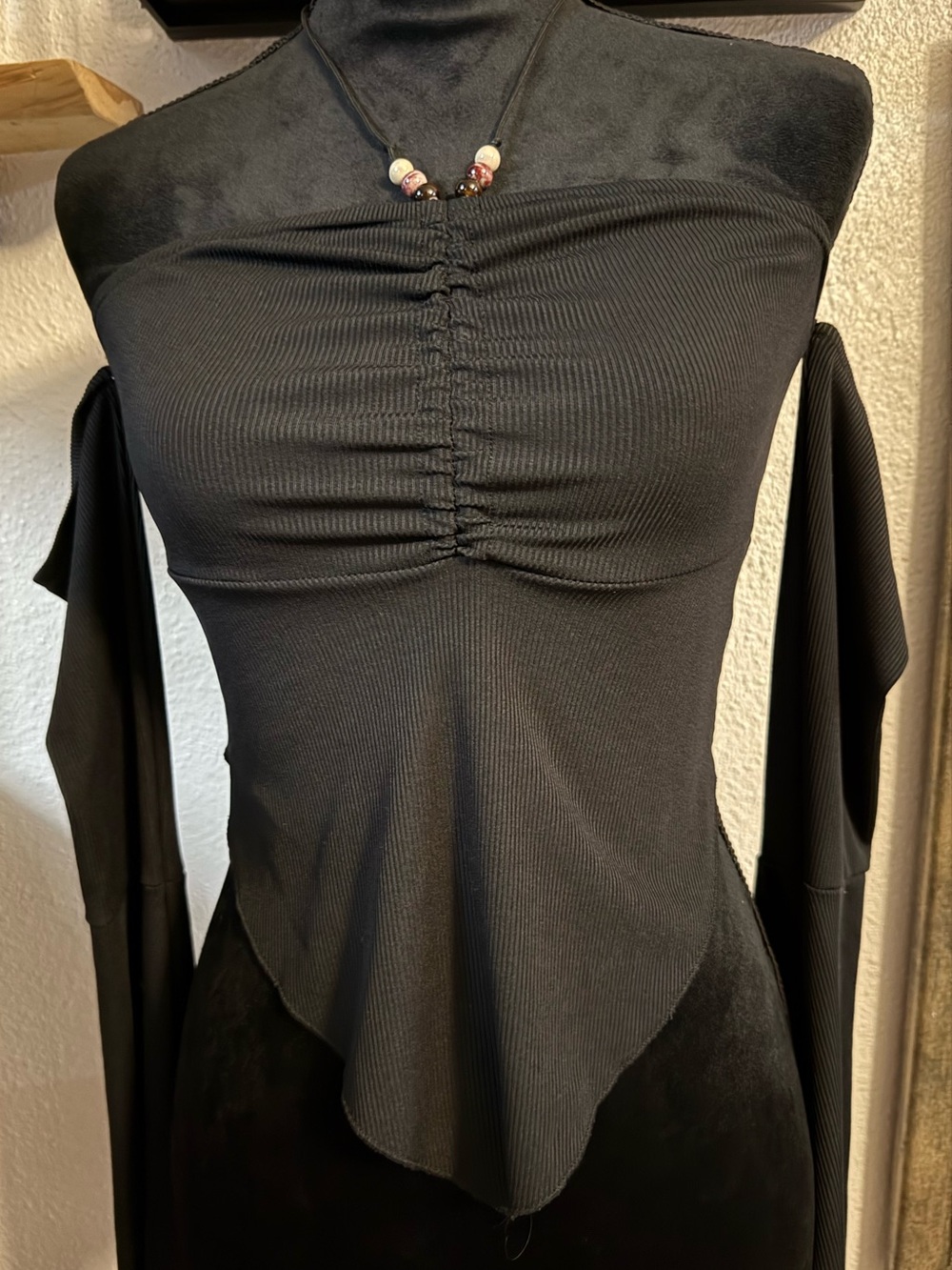 ROMWE Black Off-Shoulder Long Sleeve Crop Top •Size S•